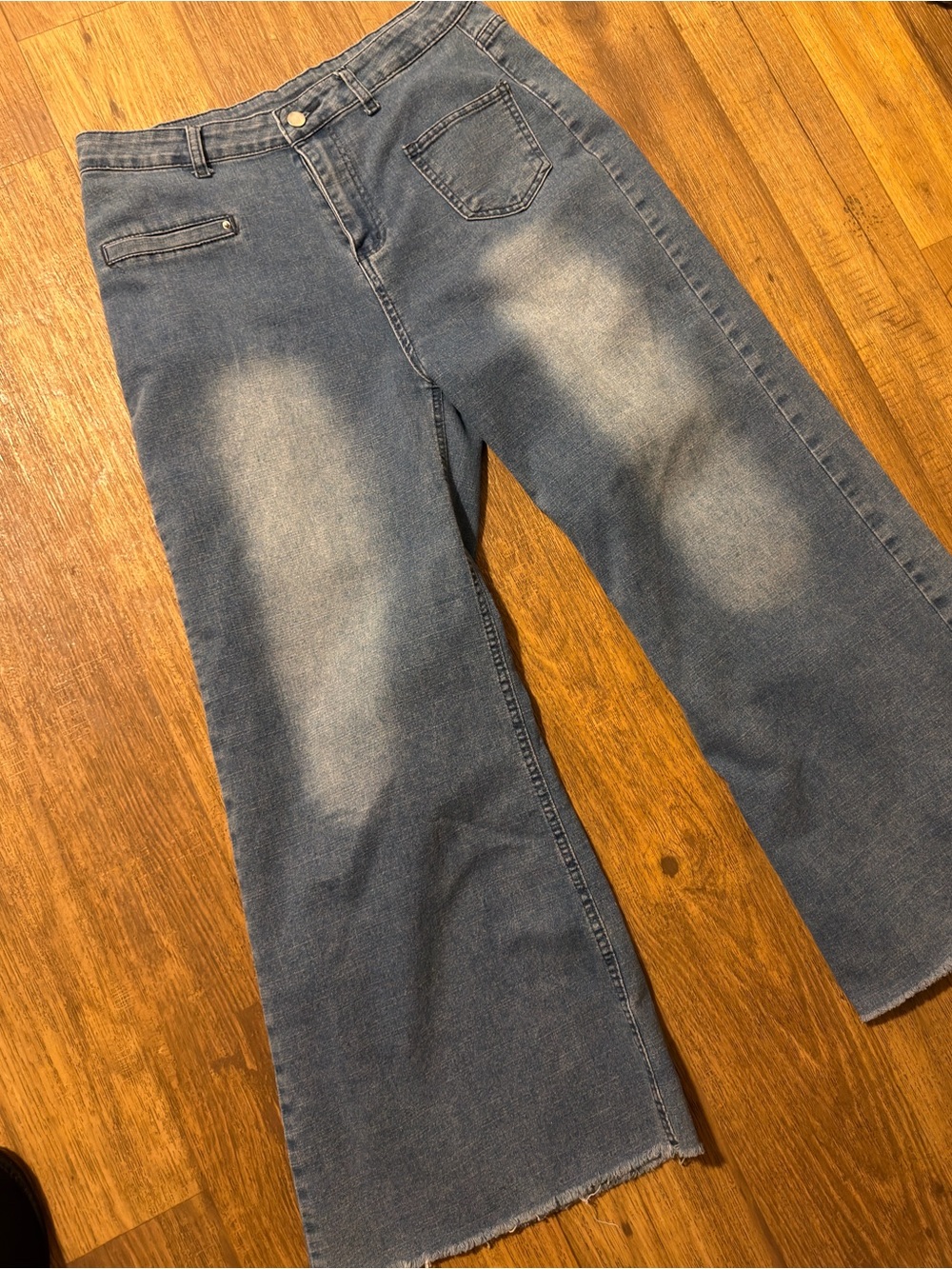 Like New! Wide Leg High-Rise Women's Jeans in Washed Blue